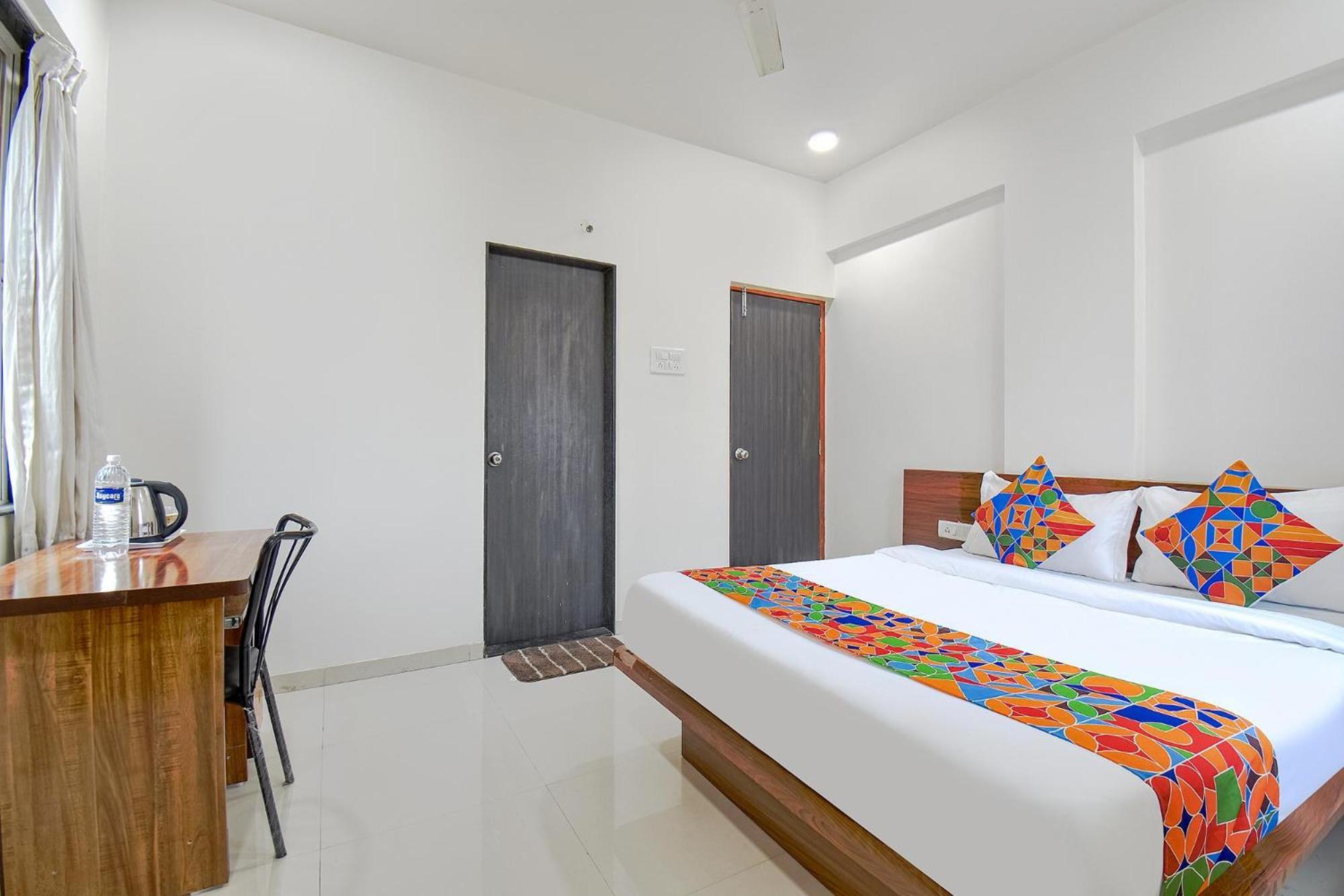 Fabhotel Skylight Studio Rooms - Nr Mcf Camp Pune Exterior photo